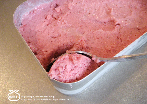 딸기 아이스크림 --- 두부로 만들었어요