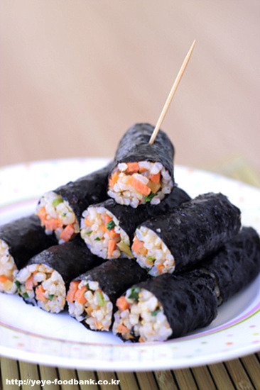 한입김밥 이미지