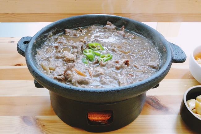 황금뚝배기 이미지